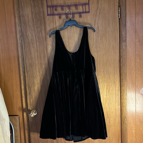 Torrid size 22 ladies black velvet sleeveless dress zip back - Picture 2 of 4